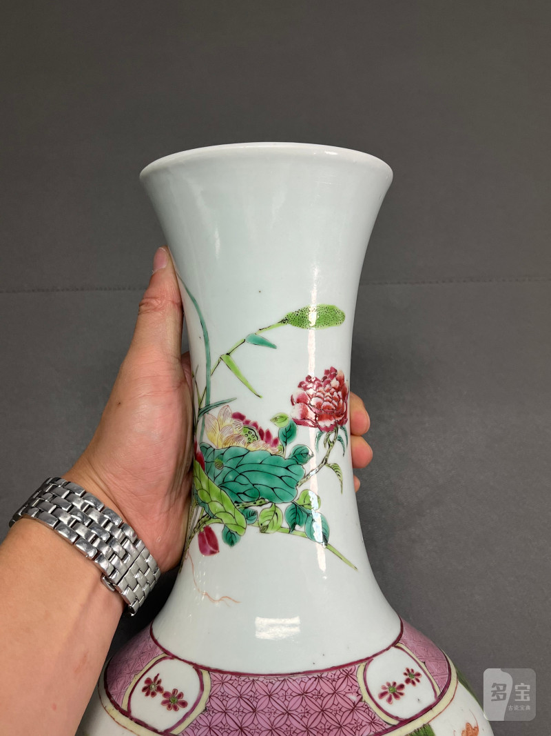 清晚期  粉彩“钟馗嫁妹”长颈瓶 - 图10